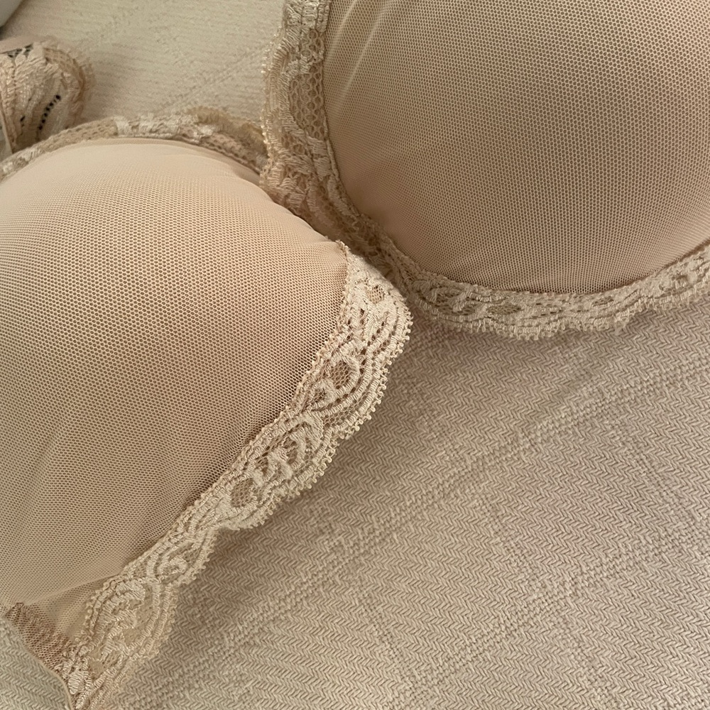 Lace-Trim Molded Underwire Bra in Cream